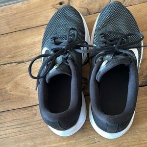 Nike Womens Downshifter Size 8.5